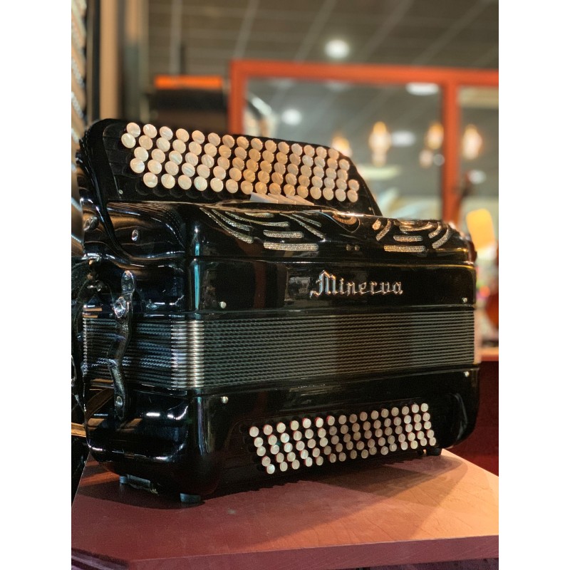 Accordéon d'occasion MINERVA Noir Brillant - Macca Music